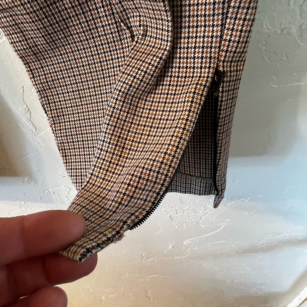 Banana Republic Women's Tan Checkered Cargo Pants 10 - Picture 3 of 10